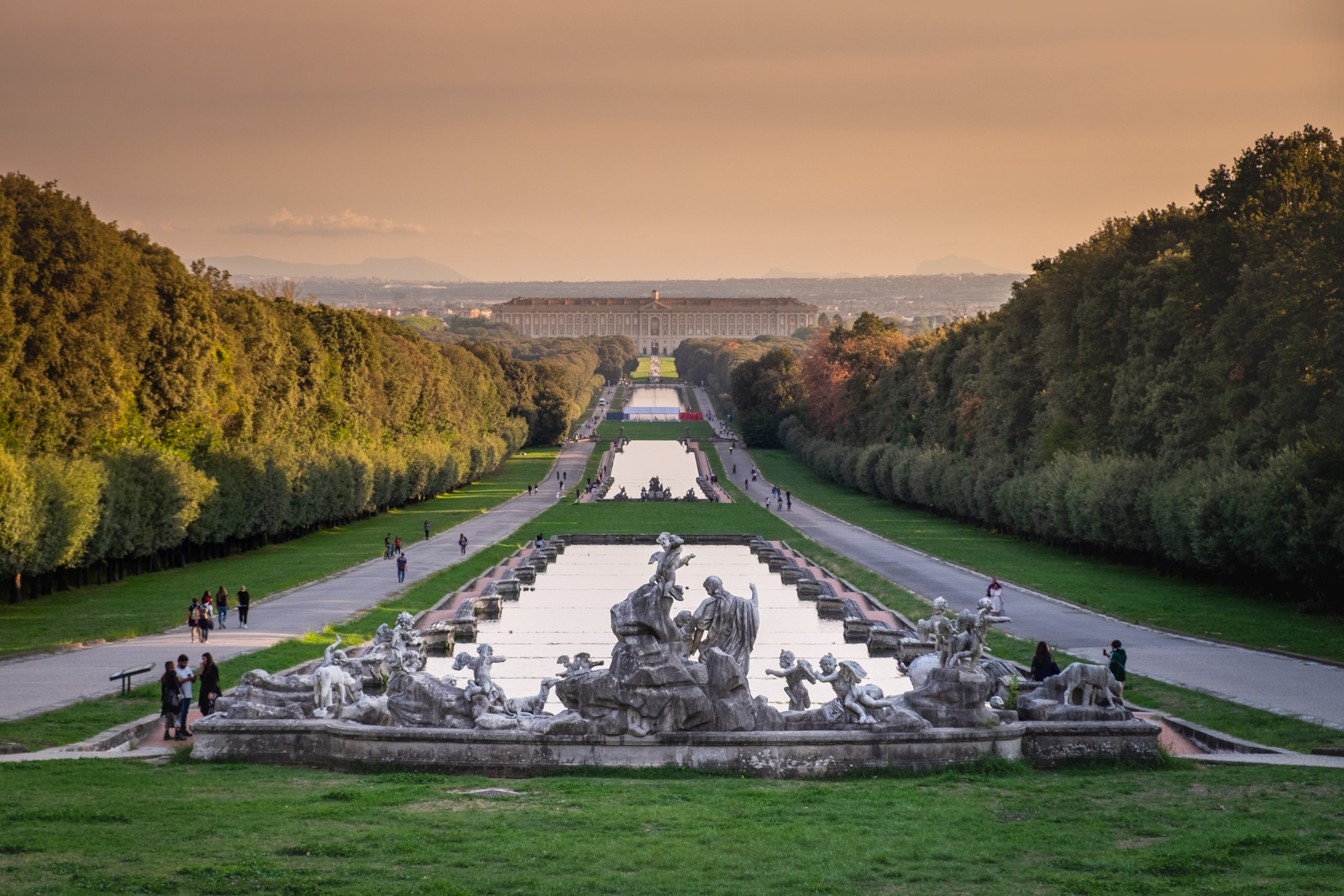 SAN LEUCIO, I MERCATINI DEL CASTELLO DI LIMATOLA E LA REGGIA DI CASERTA